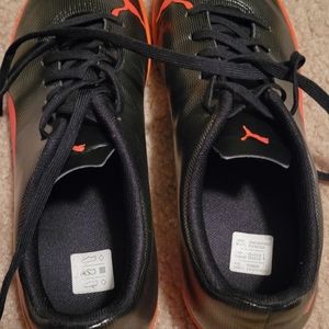 Pumas, size 7, indoor soccer women's shoes